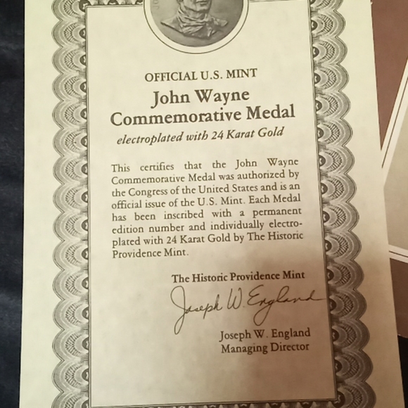 Official John Wayne Medallion - Picture 4 of 9